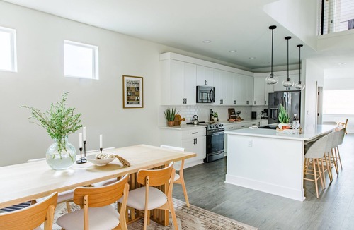 Sunland Estates House | Wild Horse - hot tub, fire pits, game room, EV charger, 15 min to the Gorge