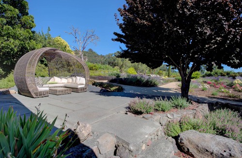 Yountville House | Wine Country Yountville Farmhouse - 7100 Silverado Trail