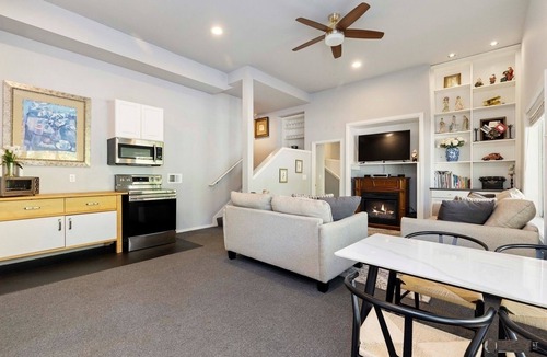 Sammamish House | Wonderful 2-bedroom entire guest suite with AC in charming Sammamish