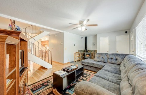 Lake Forest House | Wonderful year-round escape near skiing & lake with pool hot tub & deck