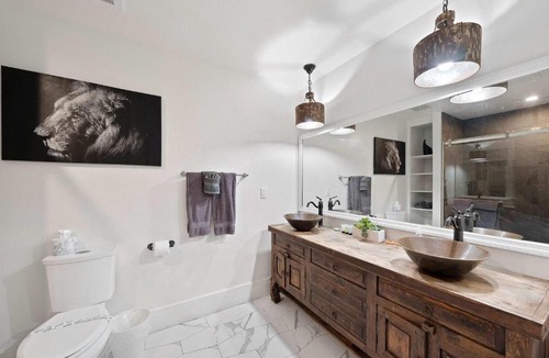 Gaslamp Quarter Apartment | Woolworth Loft -Downtown Apt Sleeps 8 Near Gaslamp