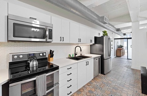 Gaslamp Quarter House | Woolworth Loft - Stylish Gaslamp Stay | Sleeps 8!