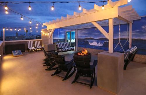 Silver Strand Villa | World Cup Retreat! Steps to Sand, Luxury Beach House, Game Room, Firepit, Ensuite Beds, Pets OK