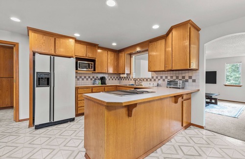 South Tacoma House | World Cup Seattle 2026 Spacious 5BR Sleeps 10 Entire Home 35 Min to Lumen Field!