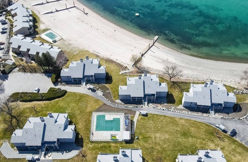 Wapato Point Condo | Yacinde E3 Panoramic Poolside and Mountain Views