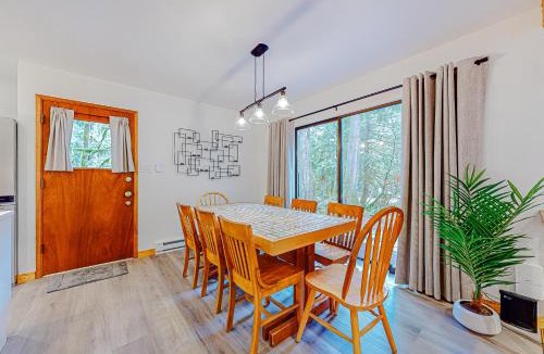 Warnick House | Year-Round Adventure! 'Glacier Getaway' in Deming