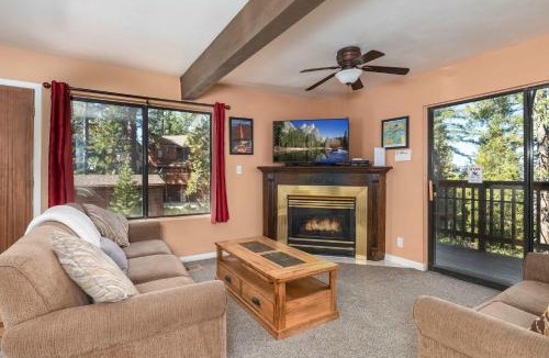 Yosemite West House | Yosemite Aviary and Quail Within Yosemite - 2 Separate Family Units Welcoming Up To 14 Guests