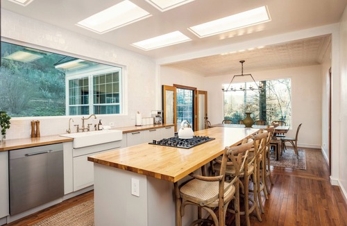 Oakhurst House | Yosemite Country House sleeps 20 w/hot tub, firepit, bonus studio!