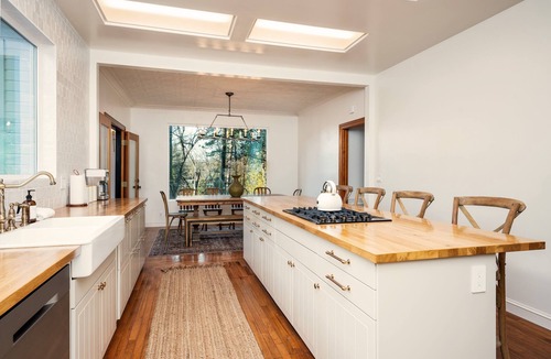 Oakhurst House | Yosemite Country House sleeps 20 w/hot tub, firepit, bonus studio!
