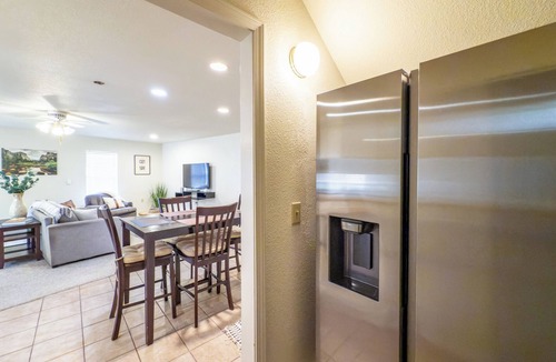 Oakhurst House | Yosemite Deer Cottage 1 Bed:1 Bath with Kitchenette