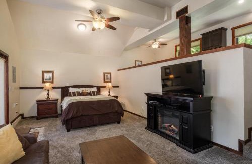 Yosemite West House | Yosemite Magic Studio "B"