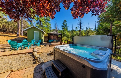 Oakhurst House | Yosemite Mountain Escape - HotTub, Pool Table, Gazebo, Scenic Views, Bass Lake