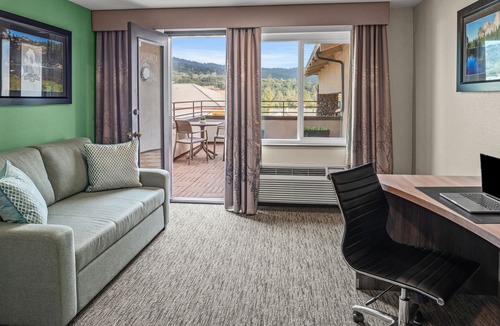 Oakhurst Hotel | Yosemite Southgate Hotel & Suites