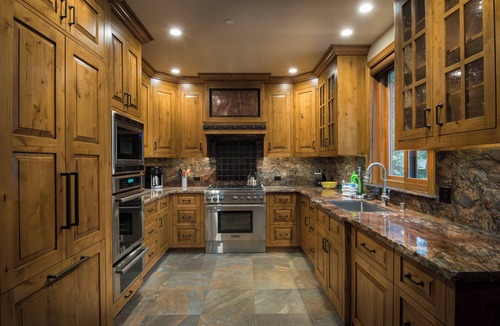 North Wawona Cabin | Yosemite's Grand Estate - Private Estate for Large Gatherings