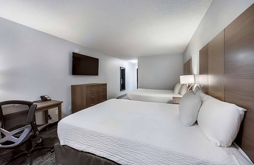 Grants Pass Hotel | Your Home Away From Home! 2 Amazing Units! w/Pool Access, Near Rogue River