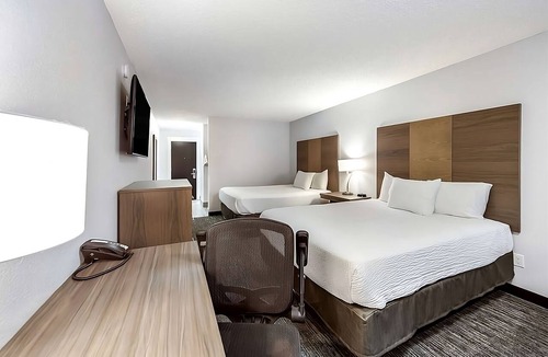 Grants Pass Hotel | Your Home Away From Home! 2 Amazing Units! w/Pool Access, Near Rogue River