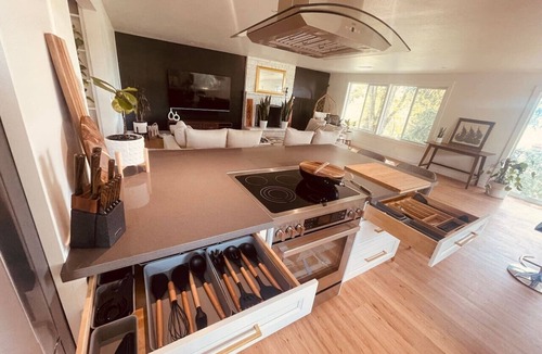 Amazon Villa | Zen Haus Suite A · Serene Retreat, King Beds, near UO, w/views