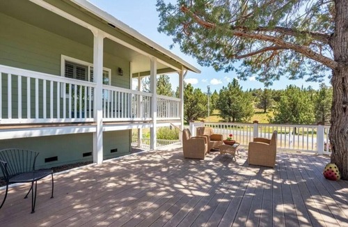 Weed House | Zen Modern Sanctuary in Lake Shastina – 1 Block from the Lake
