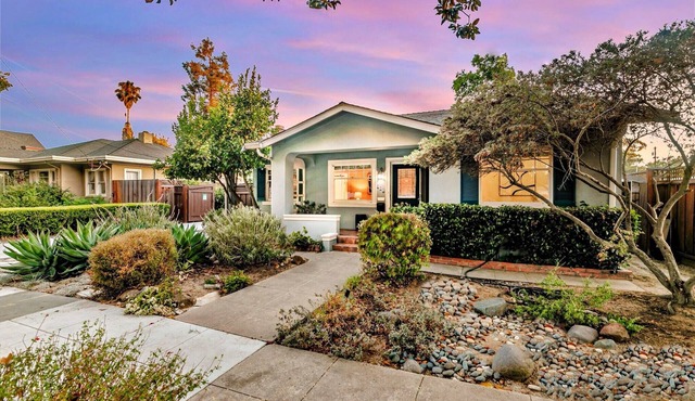 1 bed/1 bath completely private with own entrance, private yard, laundry and AC.