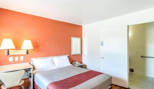 1 Full Bed | ADA/RI Shower/Micfridge