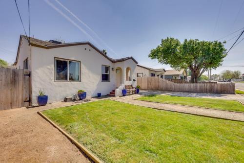 < 1 Mi to Main St Hanford! Home w/Outdoor Space