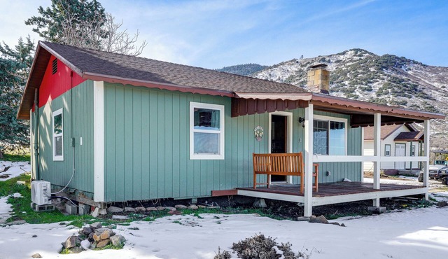 10 Mi to Tehachapi Mountain Park: Mtn-View Cabin!