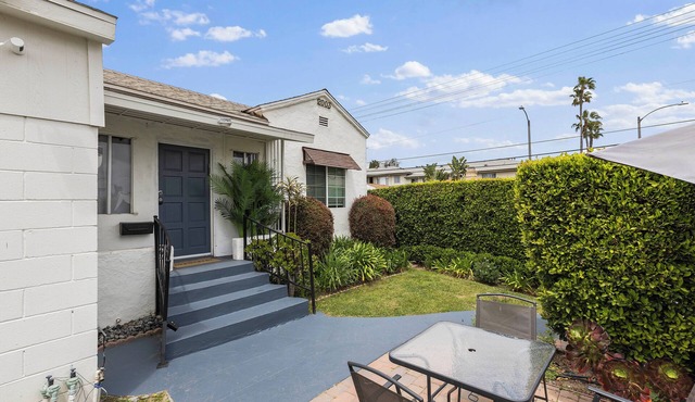 10mins to Rodeo Drive, 15mins to Venice Modern 4BDR | Shenandoah by AvantStay