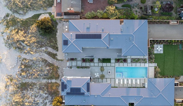 180-182 Seadrift Road: 9 BR, 10.5 BA House in Stinson Beach, Sleeps 24