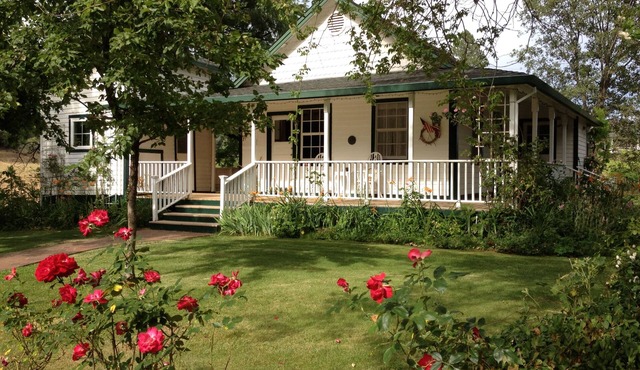 1893 vineyard cottage at the gateway to Yosemite.