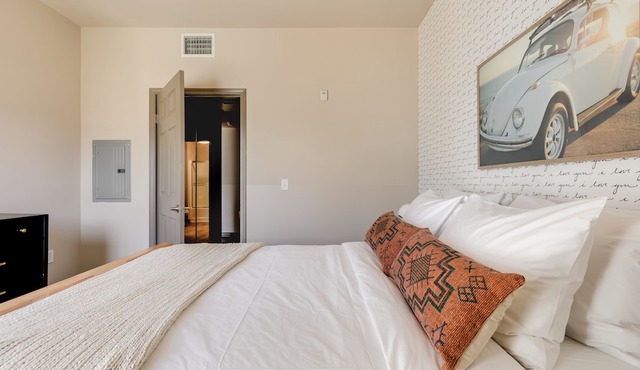 2-Bdrm Gem Steps From Venice Beach