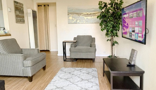 2 Bdrm Ground Floor Apt with Big Privacy - Perfect for a Traveling Pair