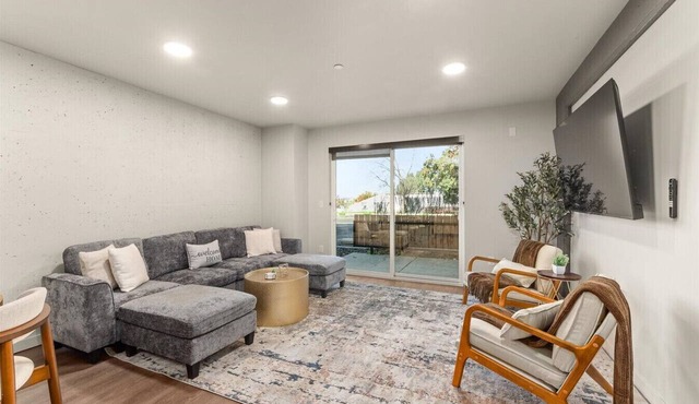 2 Bedroom 2 Bath Downtown