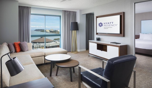 2 Connecting Suites at a 4⭐️ Hotel