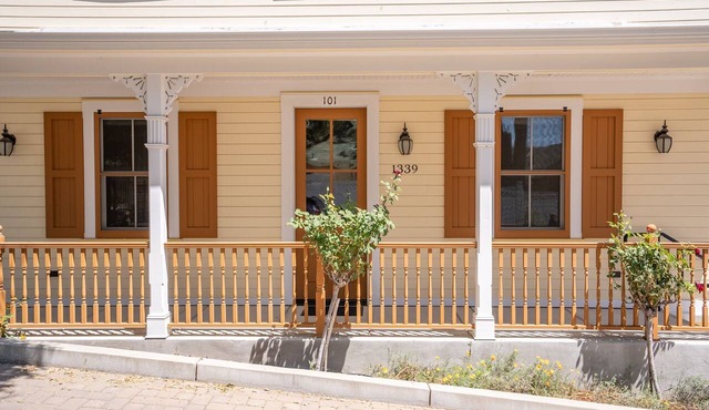 2 Ensuite Suites + Walk to Downtown | Paso Robles | Lewis Loft