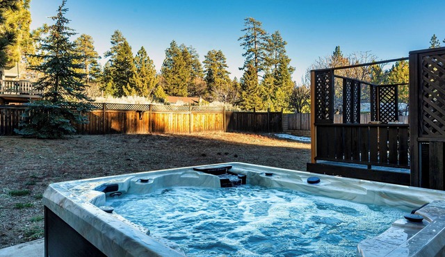 2 Fireplaces, Spa, pizza oven, Golf, Hiking in Big Bear Lake