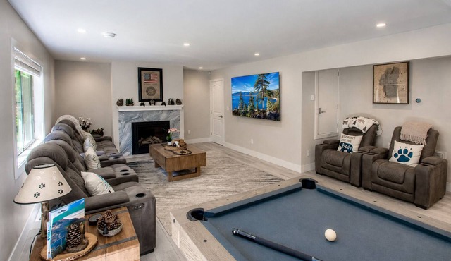 2 Living Rooms | Pool Table | BBQ | Creek