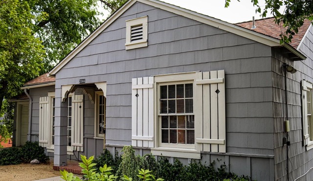 2 MILES FROM DOWNTOWN RENO, THIS OLD SOUTHWEST COTTAGE HOSTS UP TO 5 PEOPLE