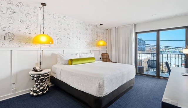 2 Ocean view King Suite with Balcony, Kitchen, Free Breakfast | Beach Steps Away