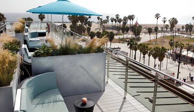 2 Queen Room | Venice City Views | Modern Designer Interior | Breakfast is FREE