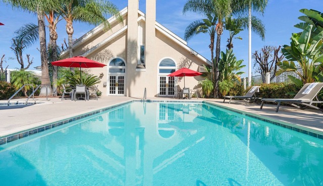 2 Units: 1BR Suite w/Full Kitchen & Outdoor Pool | 2.8 Mi to Nixon Library
