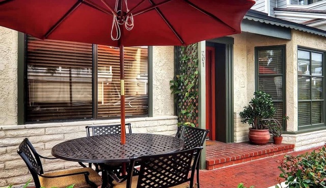 201 Ruby | Affordable Quaint Cottage Balboa Island