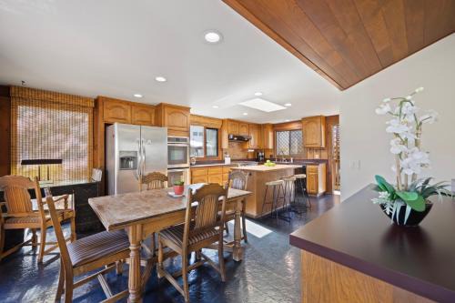221W 221 Whittley