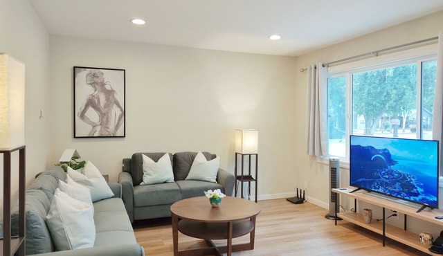 261-6 Cozy 2-Bedroom Apartment near Downtown Mountain View