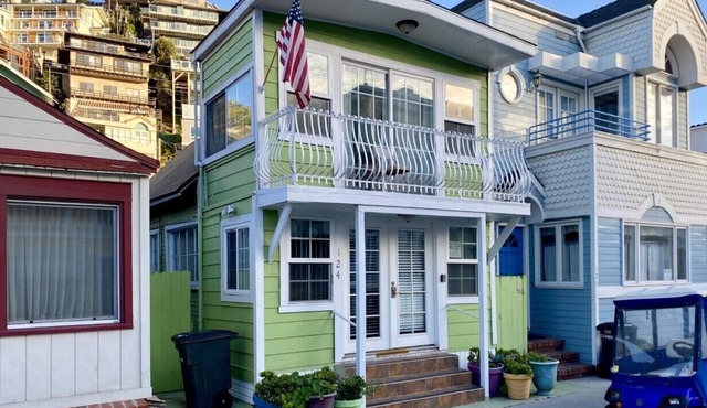 2BD Home, 1/2 Block to the Beach, A/C, Pet Friendly, WIFI. - 124 Claressa Ave