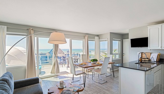 2BR Coastal Gem w/Ocean Views + Shared Firepit Lounge Near Cayucos Pier