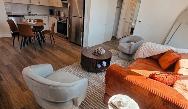 2BR Furnished Apartment Near CSUN Northridge Monthly Stay Free Parking