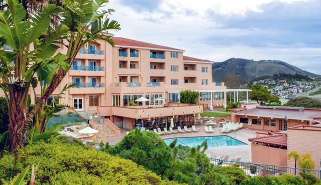 3 Classy Units w/Breathtaking Ocean View! Outdoor Pool, Gym, Free Parking!