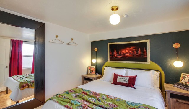 3 Mi to Downtown Spokane! Cozy Couple’s Retreat