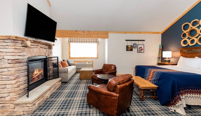 3 Scenic Alpine Units Near Mammoth Mountain, Great for Skiing and Lake Walks