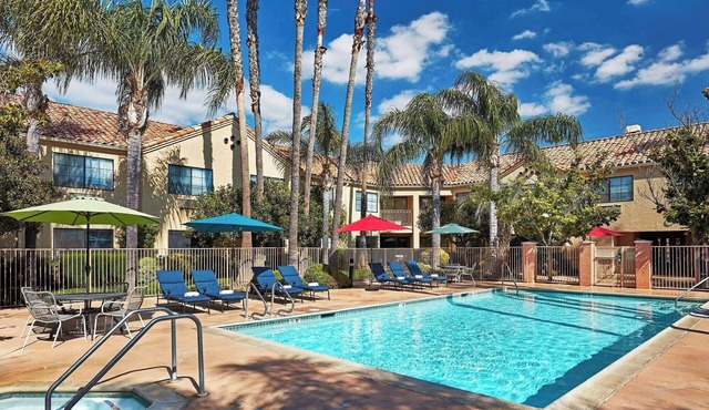 3 Units | Plush 2 Queen Beds | 3 Miles to Town Center Shopping | Shared Patio